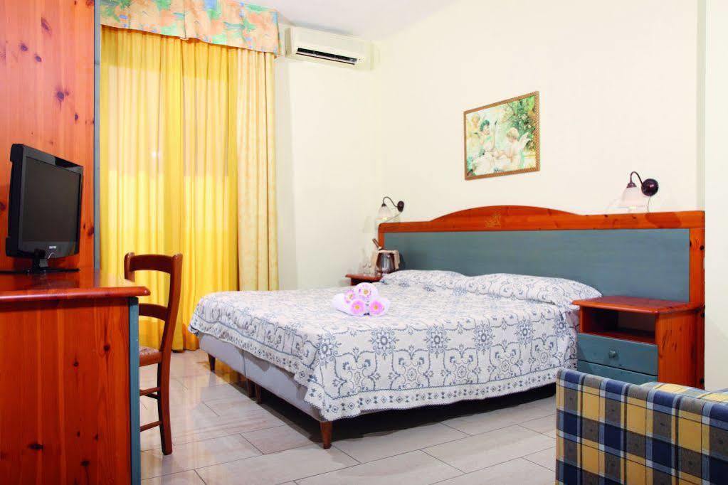 Hotel Barone Di Mare Melendugno Exterior foto