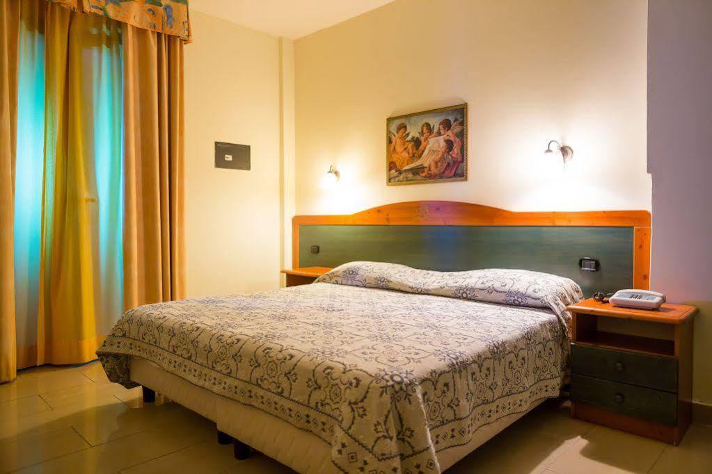 Hotel Barone Di Mare Melendugno Exterior foto